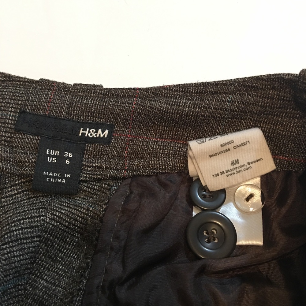 H&M Size 6 Capris - Picture 2 of 3